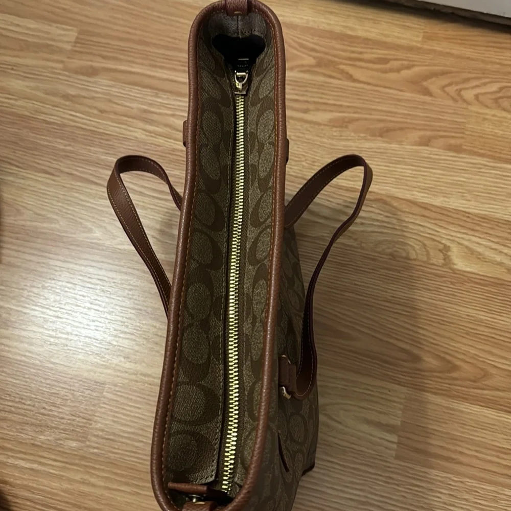 Outlet Coach medium logo tote - Picture 7 of 7